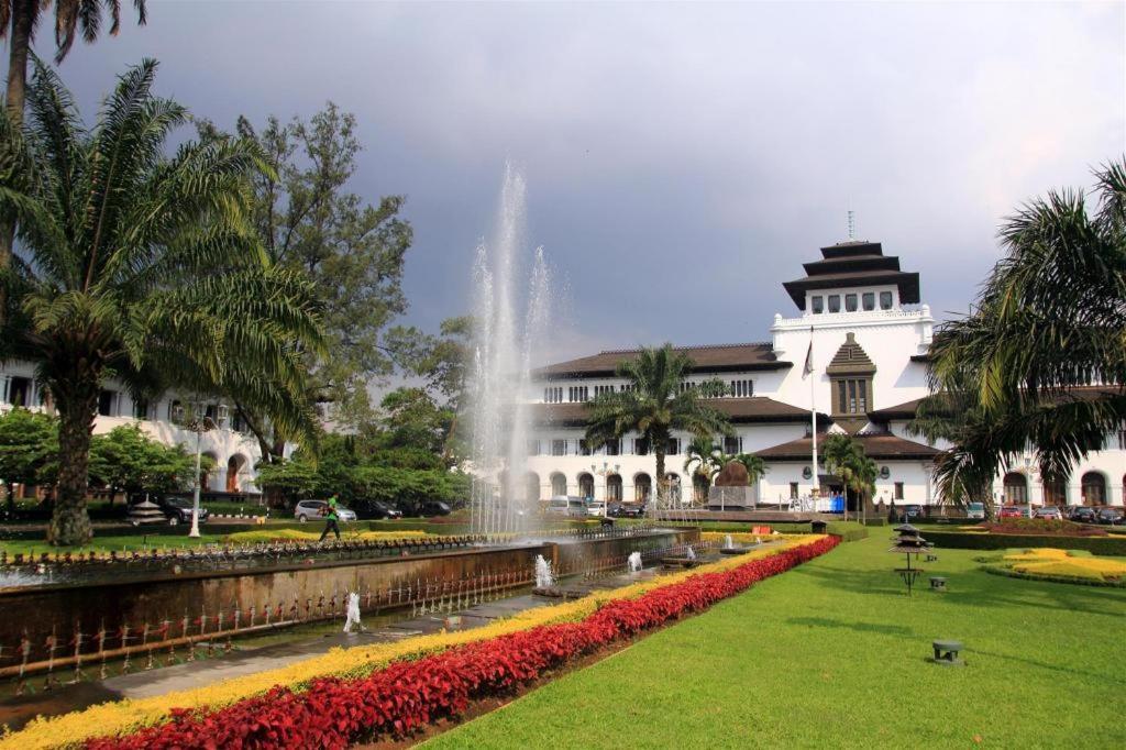 Oyo 91561 Gandhi Hotel Bandung Ngoại thất bức ảnh