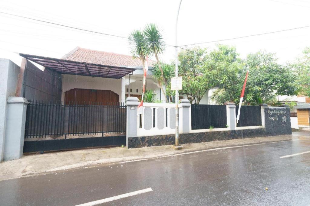 Oyo 91561 Gandhi Hotel Bandung Ngoại thất bức ảnh
